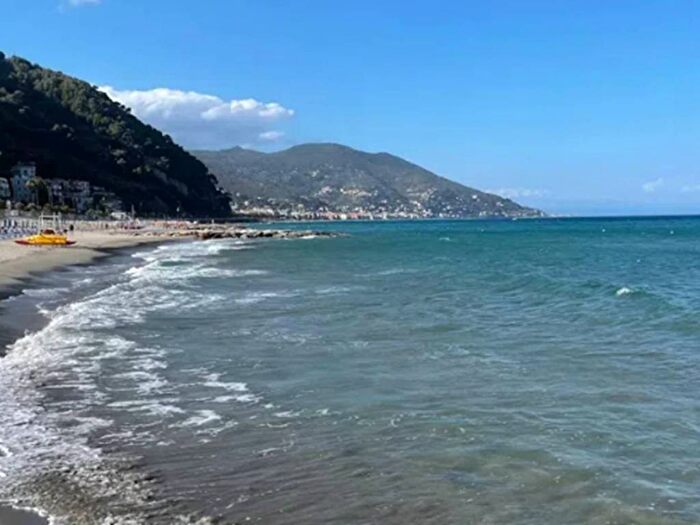 Appartamento trilocale in affitto in Via dei Glicini, Laigueglia