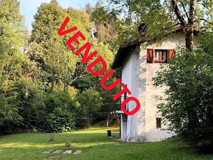 Casa trilocale in vendita in Località Aramé Snc, Alta Valle Intelvi