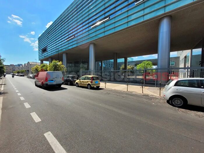 Appartamento trilocale in vendita in Via Villa S Giovanni, Napoli