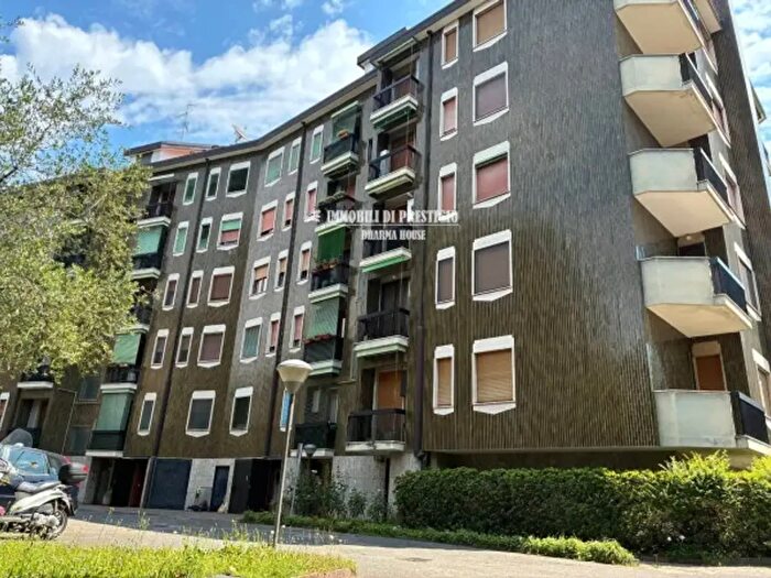 Appartamento trilocale in vendita in Via Trilussa, Milano