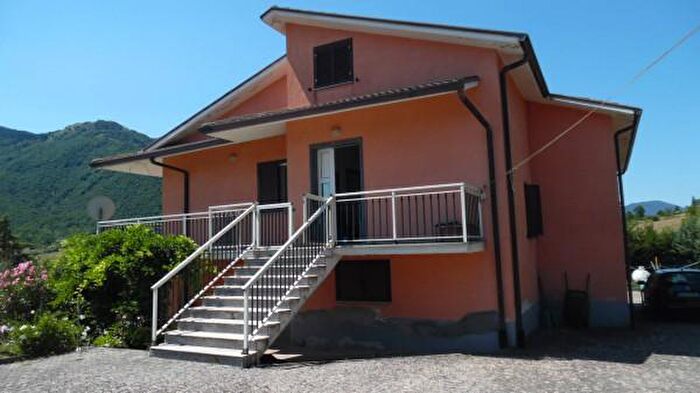 Casa quadrilocale in vendita in Nusco
