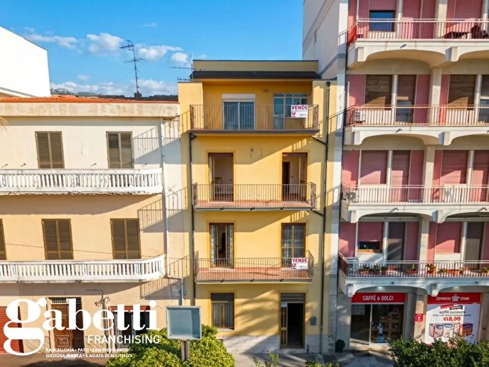 Appartamento quadrilocale in vendita in Via Cosenz, SantAgata Di Militello