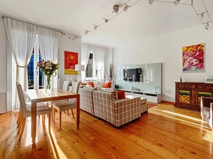 Appartamento trilocale in vendita in Via Conegliano, Milano