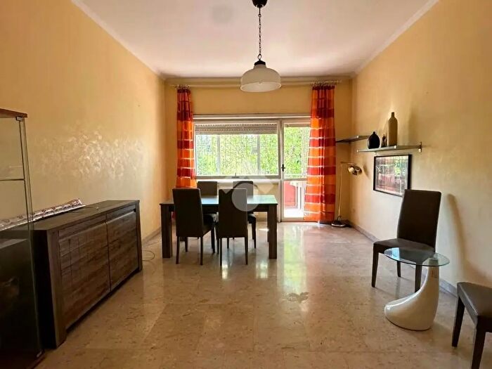 Appartamento trilocale in vendita in Via Franco Sacchetti, Roma