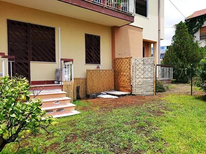 Appartamento con 5 locali in vendita in Via Litteri, Aci Castello