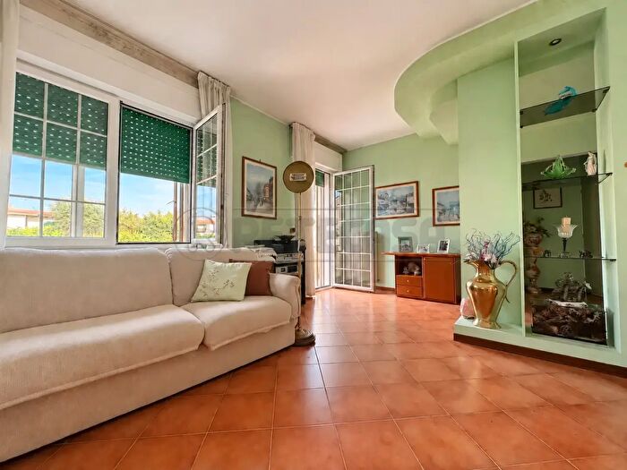 Casa con 10 locali in vendita in Via Bacchiglione, Sandrigo