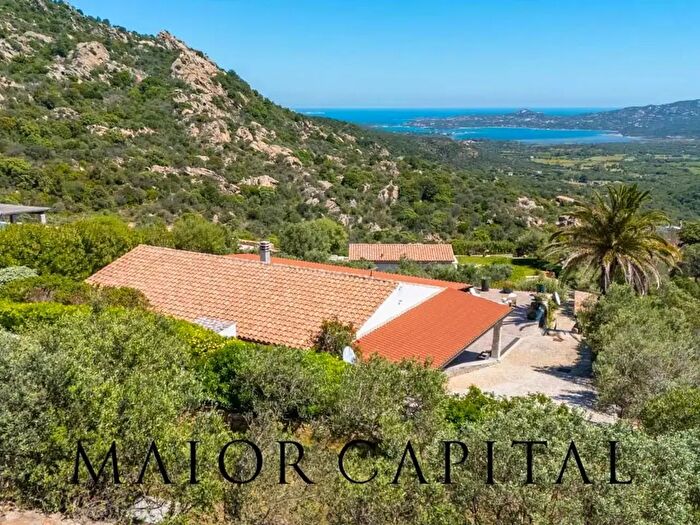 Casa con 7 locali in vendita in Olbia