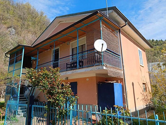 Casa trilocale in vendita in Via Rulfi a Roccaforte Mondovi, Roccaforte Mondovi