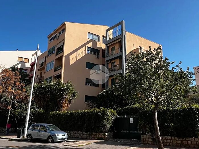 Appartamento bilocale in affitto in Via Empedocle Restivo, Palermo