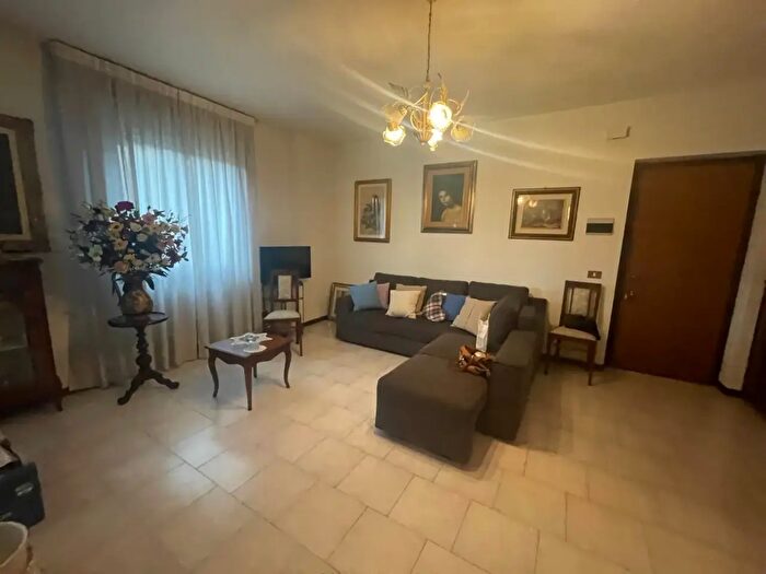 Appartamento trilocale in vendita in Via Baracca, Rivergaro