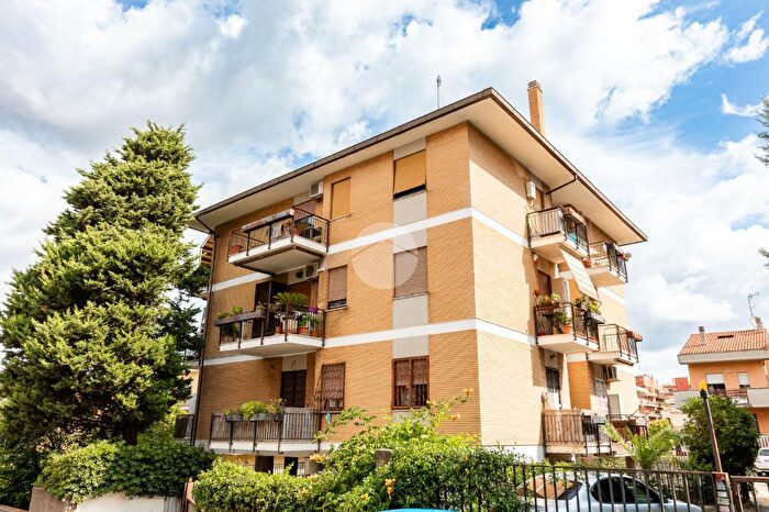 Appartamento trilocale in vendita in Via Cesare Lombroso, Roma