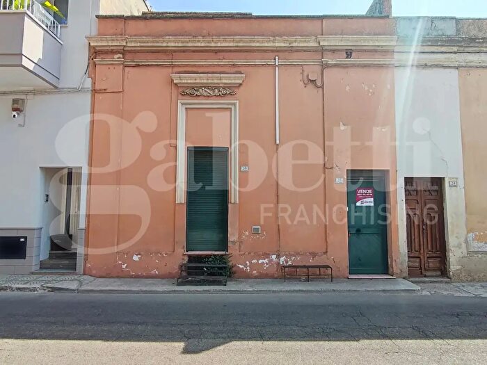 Casa con 6 locali in vendita in Ruffano