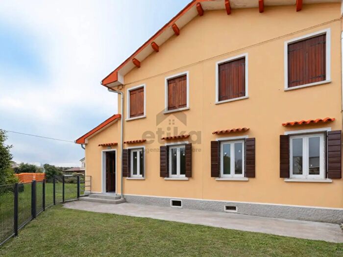 Appartamento bilocale in vendita in Via Vittorio Veneto, San Dona Di Piave