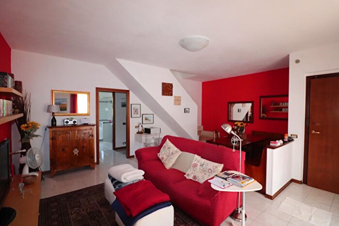 Appartamento con 6 locali in vendita in Ario Neri, Siena