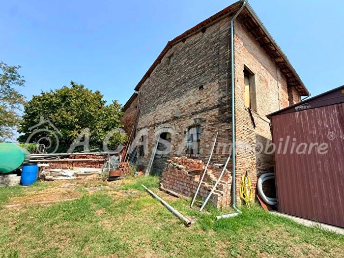 Casa con 6 locali in vendita in Via Costa, Felino