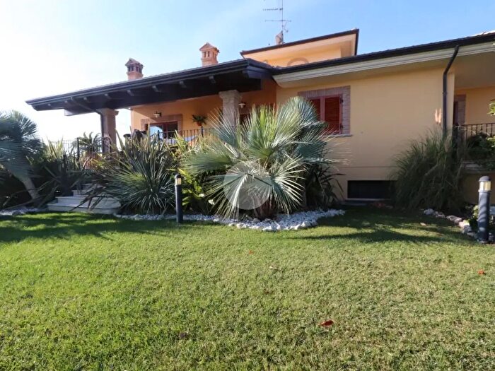 Casa con 10 locali in vendita in Via Panoramica, Tortoreto