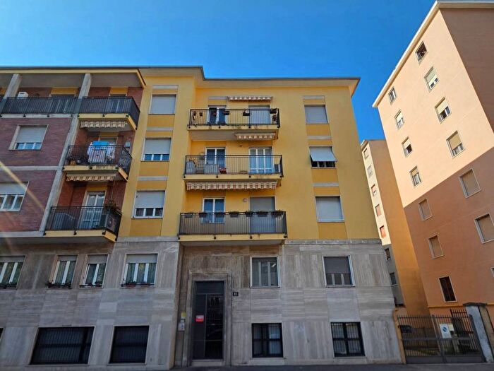 Appartamento bilocale in vendita in Via Baldo degli Ubaldi, Certosa, Milano