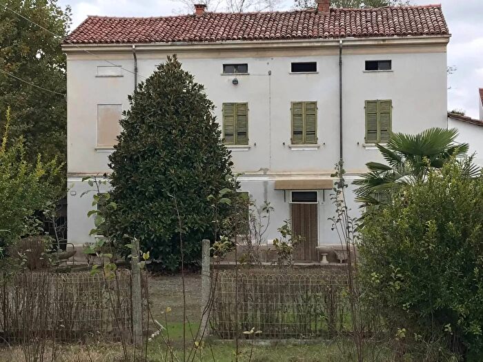 Casa con 5 locali in vendita in Strada Rocca Alessandria, Alessandria