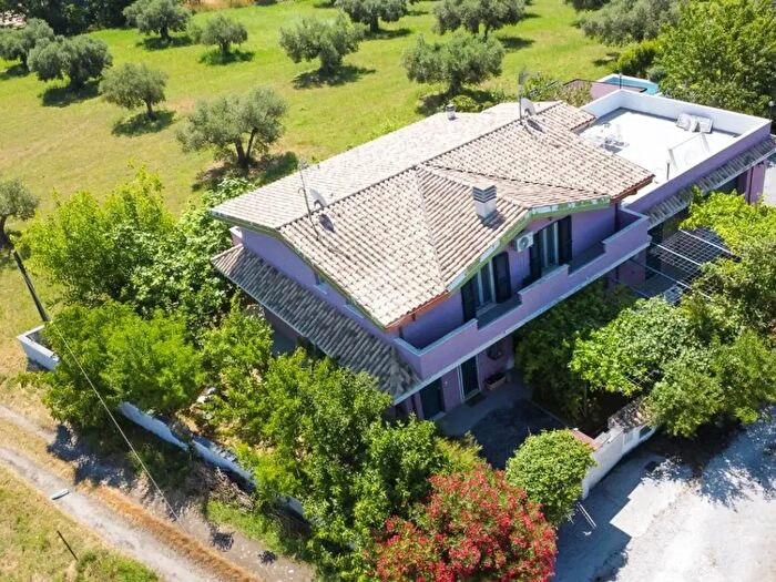 Casa trilocale in vendita in Via Tre Croci, Cepagatti