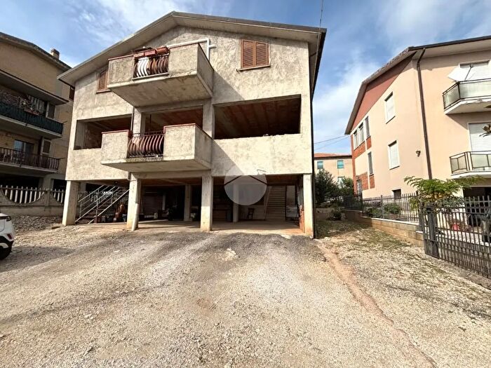 Appartamento trilocale in vendita in Via dell' Usignolo, Terni