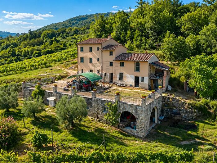 Casa con 11 locali in vendita in Via Villa Pardini b, Lucca