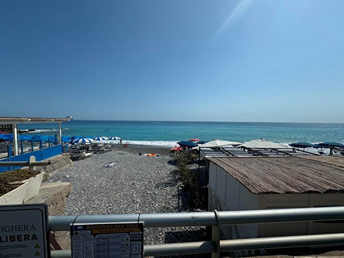 Appartamento trilocale in vendita in Via Trento, Bordighera