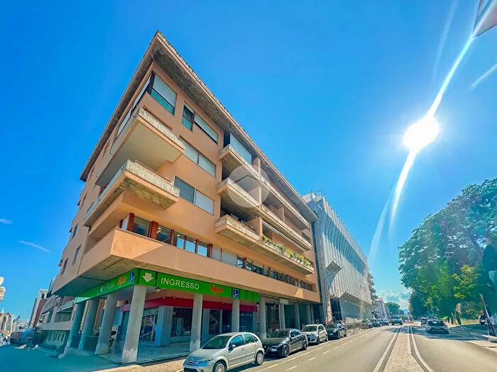 Appartamento trilocale in vendita in Via Po, Teramo