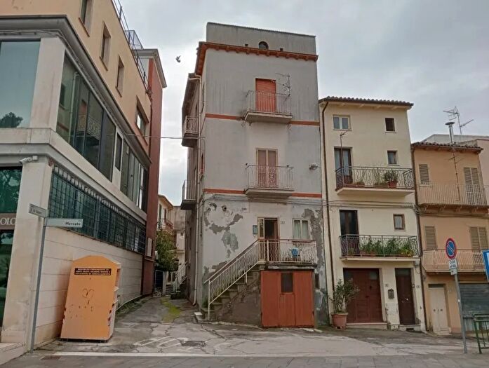 Casa con 5 locali in vendita in Gissi