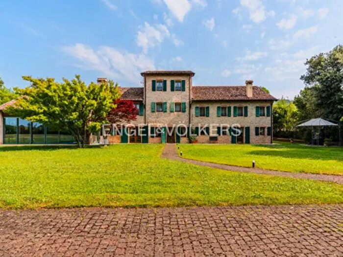 Casa con 6 locali in vendita in Via Monfenera, Volpago Del Montello