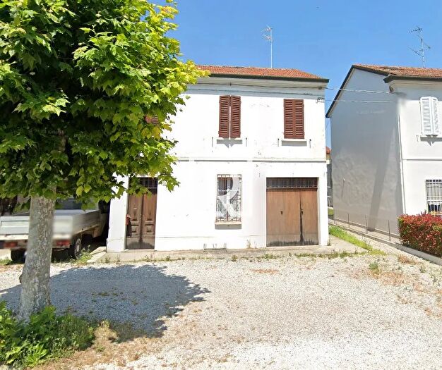 Casa quadrilocale in vendita in Via Chiesuola Russi, Russi