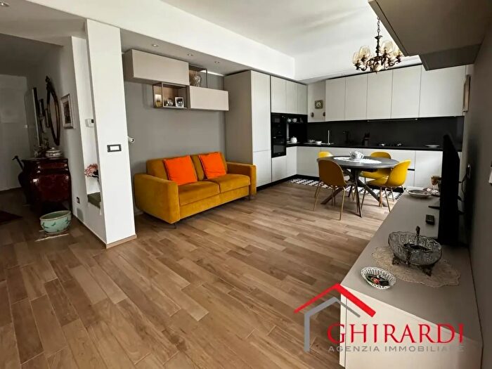 Appartamento con 5 locali in affitto in Via Fogazzaro, Genova