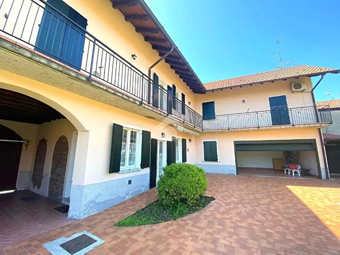 Casa quadrilocale in vendita in Via G Pascoli, Samarate
