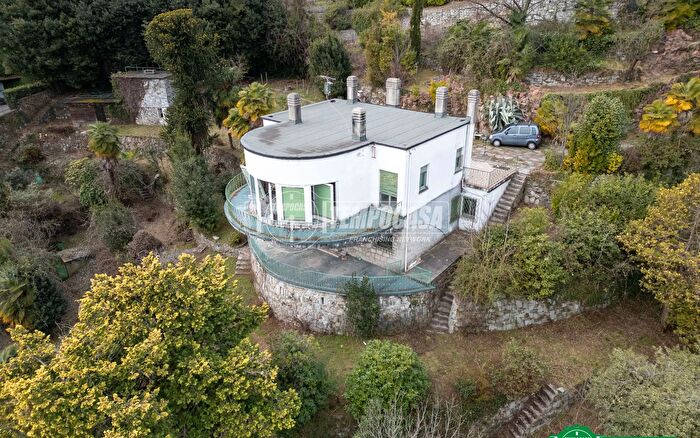 Casa con 7 locali in vendita in Via per Massino, Lesa