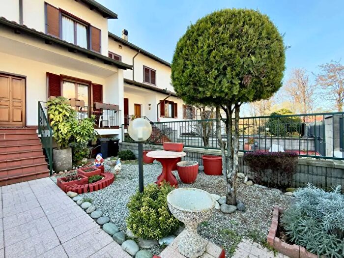 Casa con 5 locali in vendita in Novara
