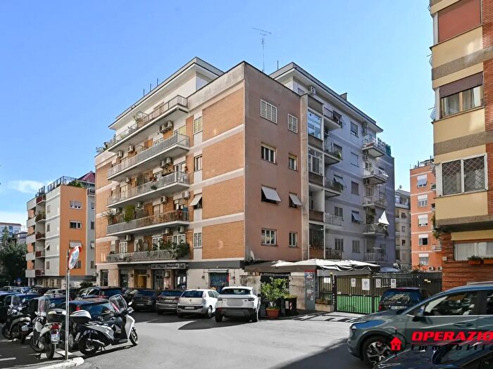 Appartamento quadrilocale in vendita in Via Giovanni Filippo Ingrassia, Roma