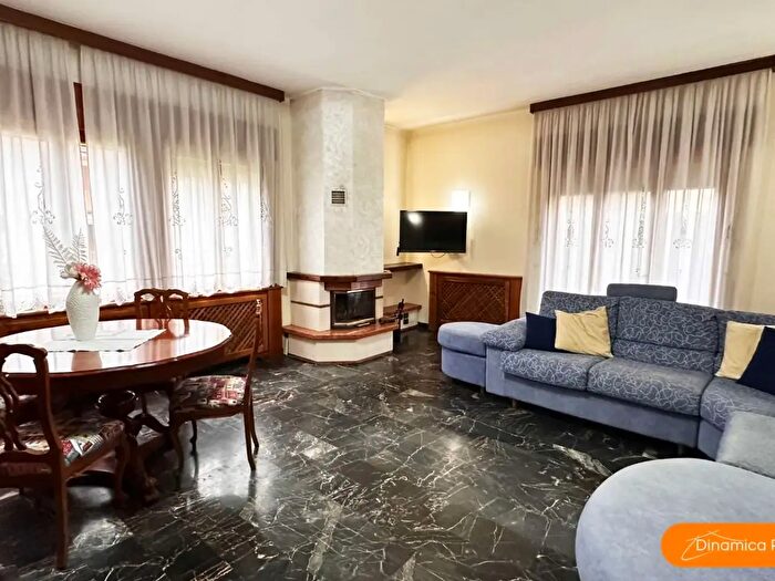 Appartamento con 7 locali in vendita in Via Armando Fornasier, Susegana