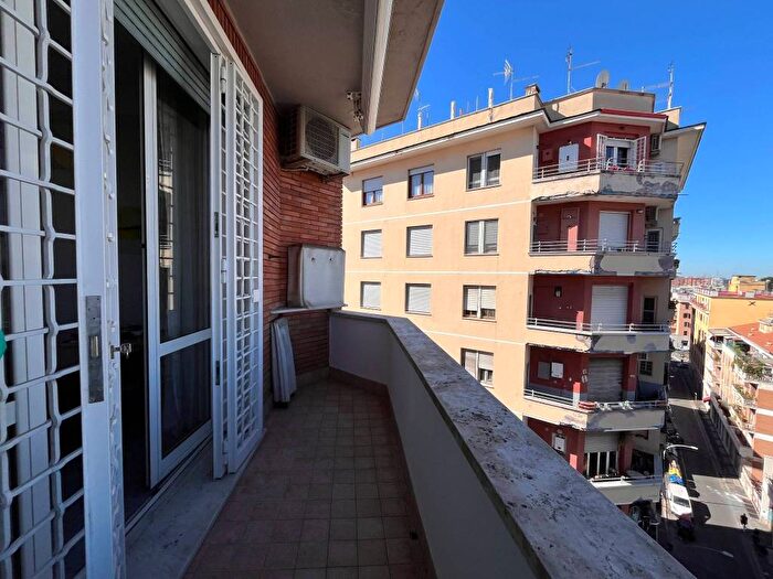 Appartamento trilocale in affitto in Via Saluzzo, Re di Roma, Roma