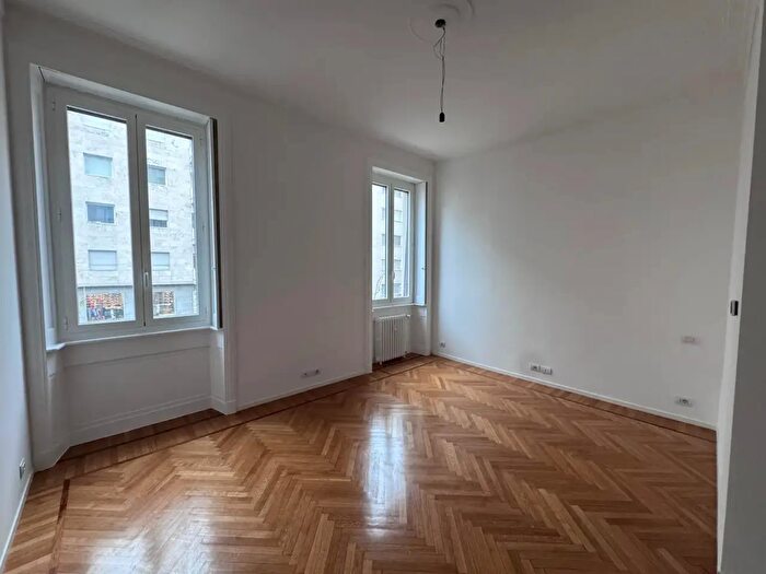 Appartamento trilocale in affitto in Piazza Santa Maria Beltrade, Milano