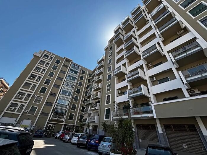 Appartamento quadrilocale in vendita in Via Casella, Palermo