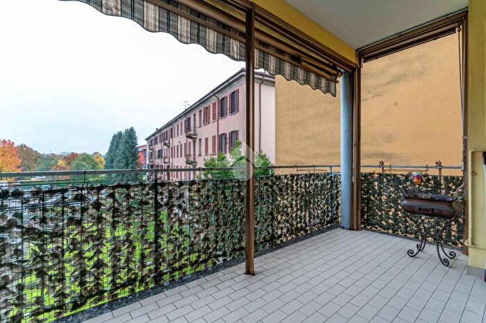 Appartamento trilocale in vendita in Via Pavese, Rozzano