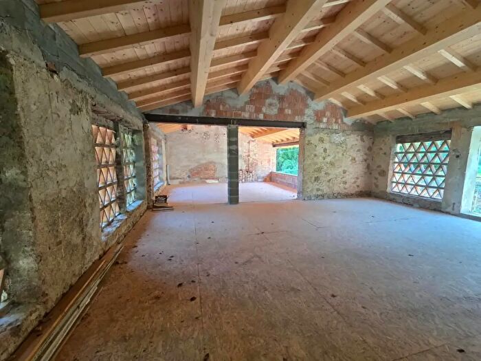 Casa con 5 locali in vendita in Camaiore