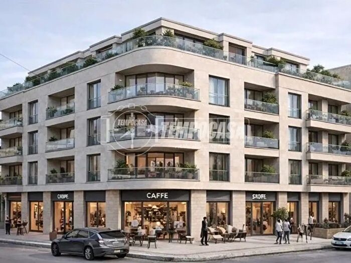 Appartamento con 20 locali in vendita in Via Alfonso Sozy Carafa, Lecce