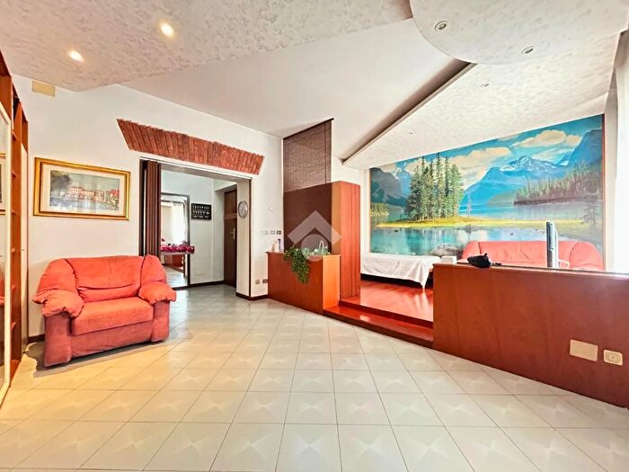 Appartamento trilocale in vendita in Viale Monte Grappa, Treviso