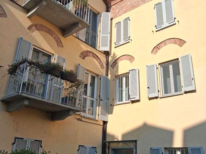 Appartamento bilocale in affitto in Via Gioacchino Testa, Centro Storico, Asti