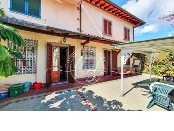 Casa quadrilocale in affitto in Camaiore