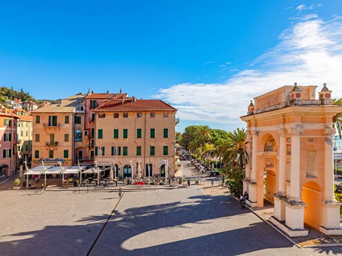Appartamento bilocale in affitto in Piazza Vittorio Emanuele II, Centro, Finale Ligure