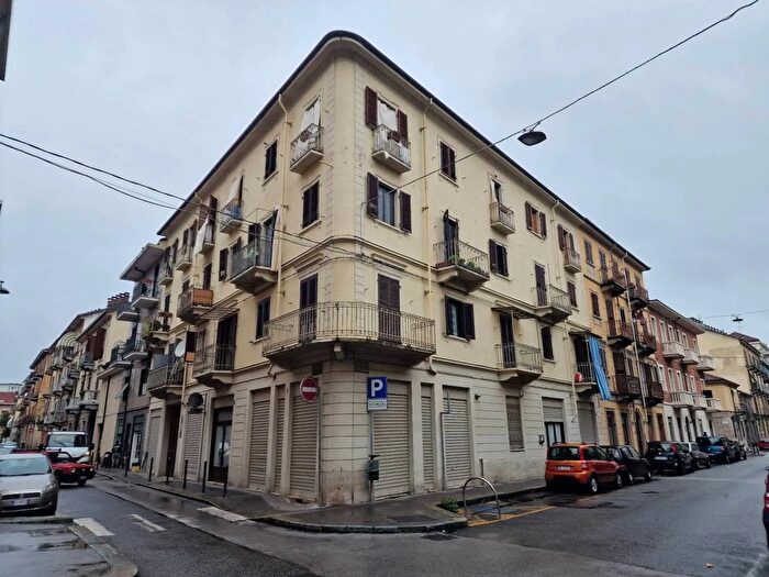 Appartamento trilocale in vendita in Via Sesia Torino, Torino