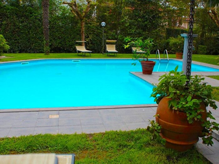 Casa con 6 locali in affitto in via donati, Vittoria Apuana, Forte dei Marmi