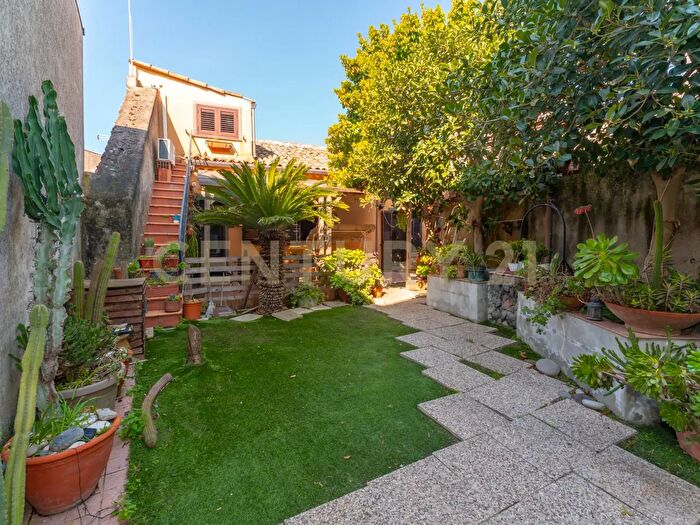 Casa quadrilocale in vendita in Via Etnea, Tremestieri Etneo