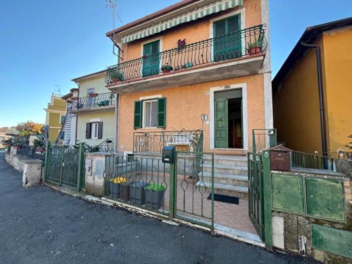 Appartamento bilocale in vendita in Via Ortana, Bassano In Teverina